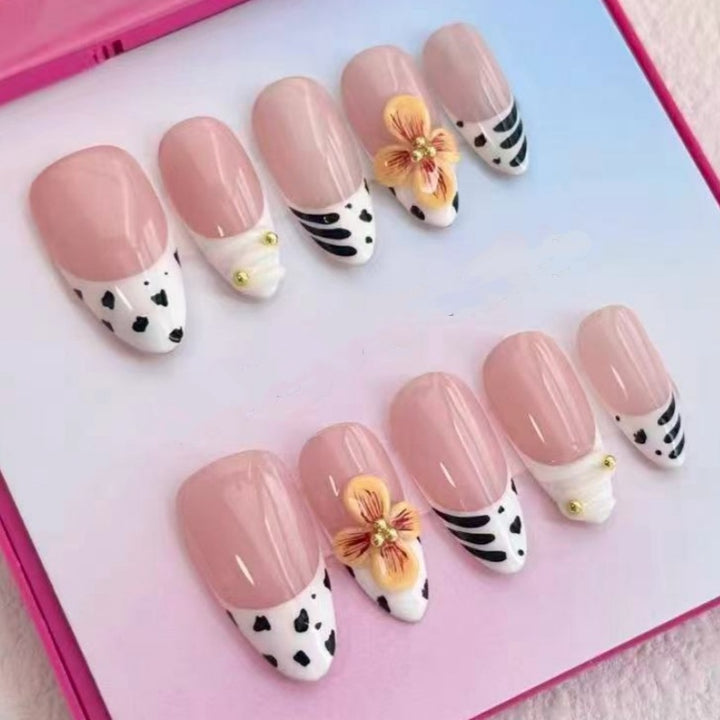 Artistic Floral and Star-Embellished Press-On Nail Set Kalsten