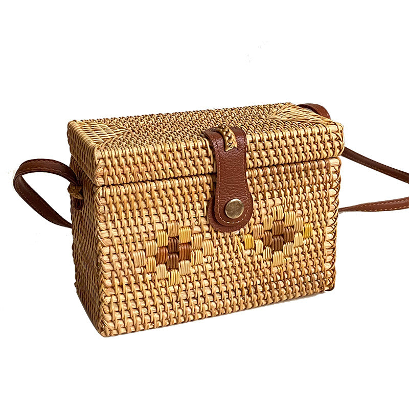Handcrafted tote bag made of braided rattan Kalsten