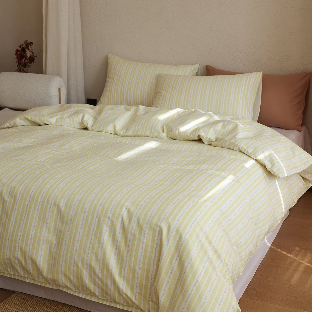 Cotton satin bedding set with fine watercolor floral pattern and soft touch