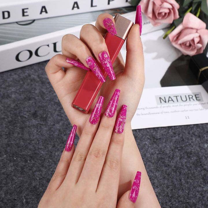 Artificial nails in elegant geometric design Kalsten