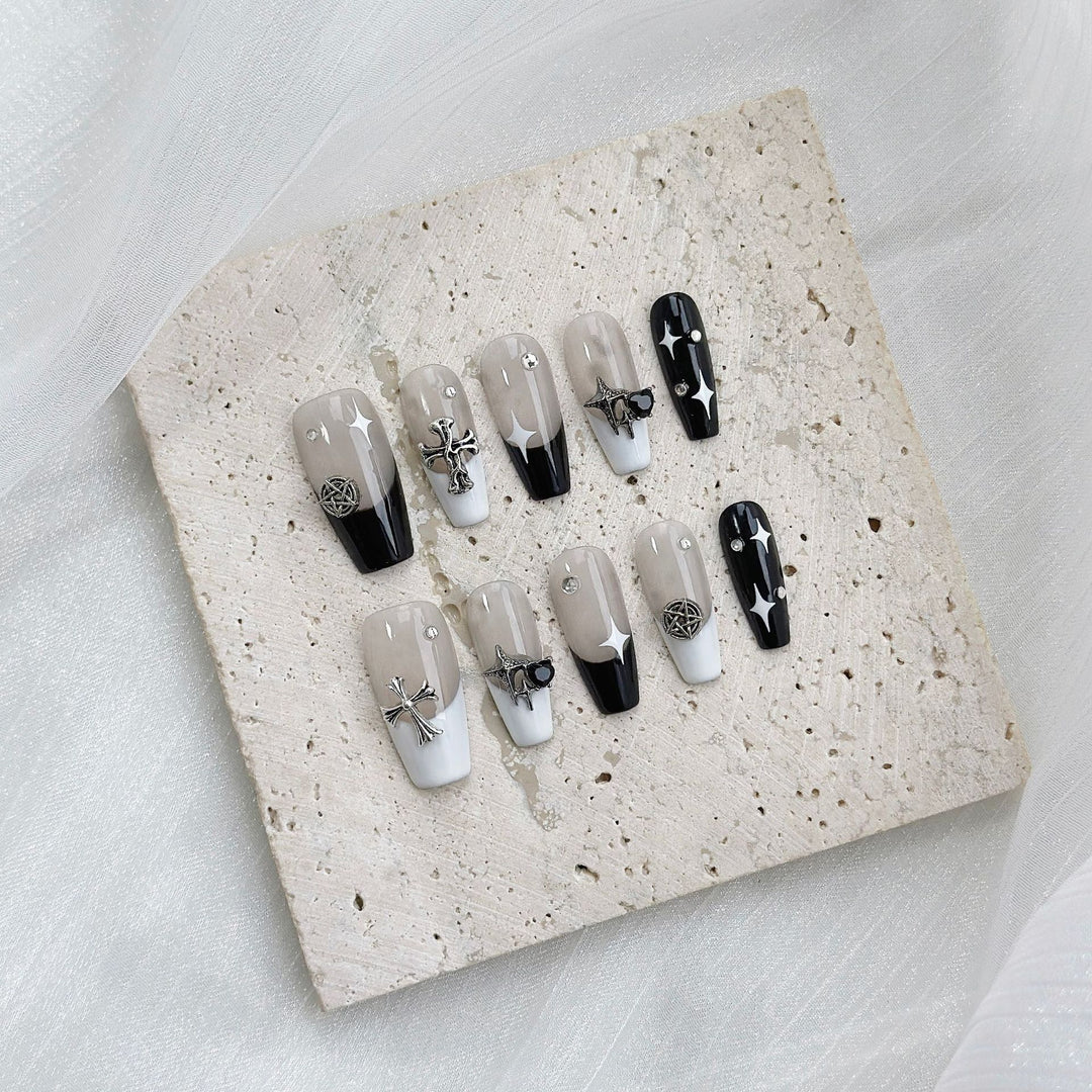 Artistic Themed Press-On Nail Set with Decorative Metallic Accents