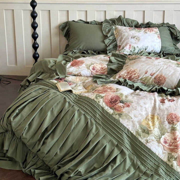 Luxurious pleated bedding set with ruffles and floral pattern