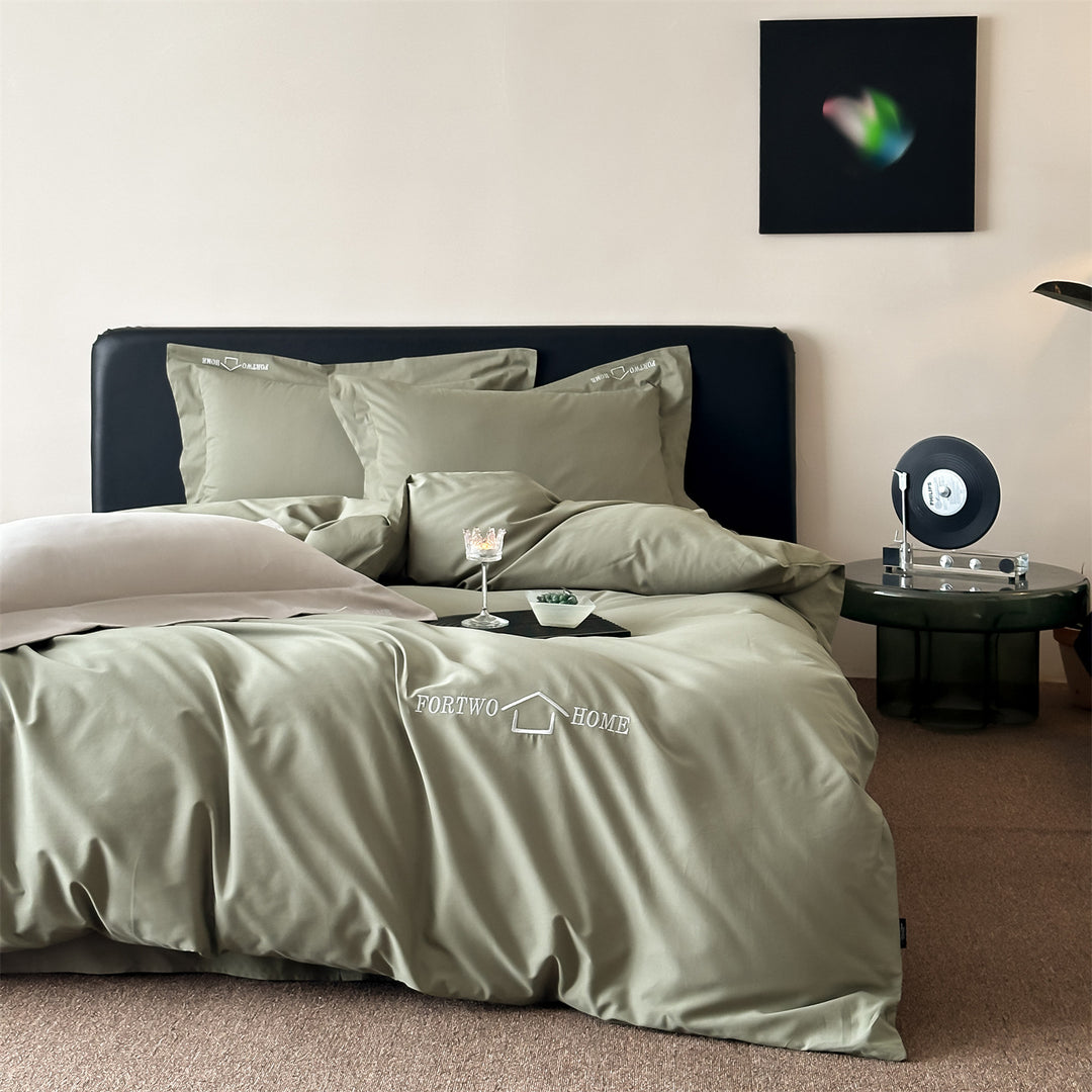 Modern cotton satin bed linen set with embroidered logo, extra soft hotel finish and zipper