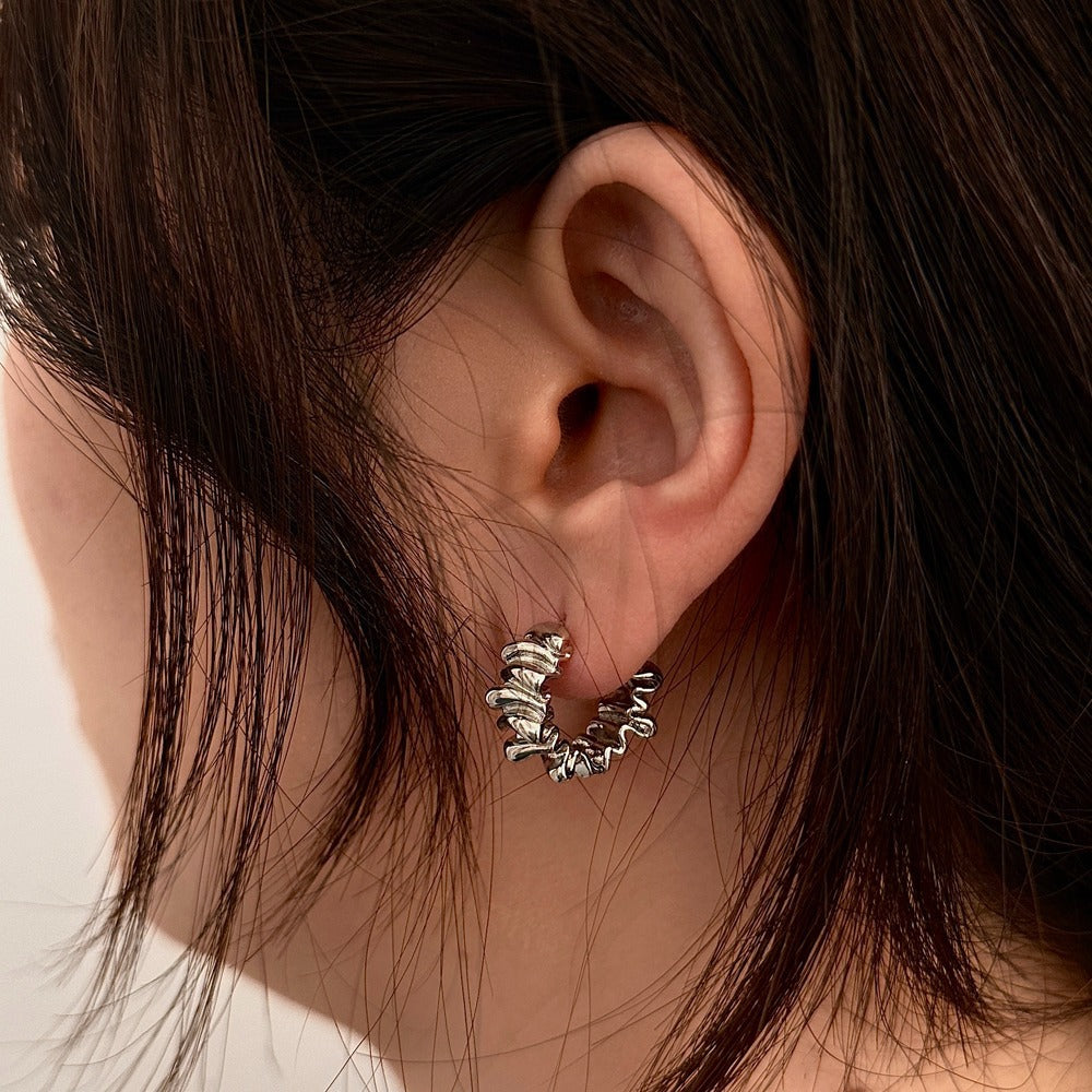 Stylish studs in modern ribbed design Kalsten