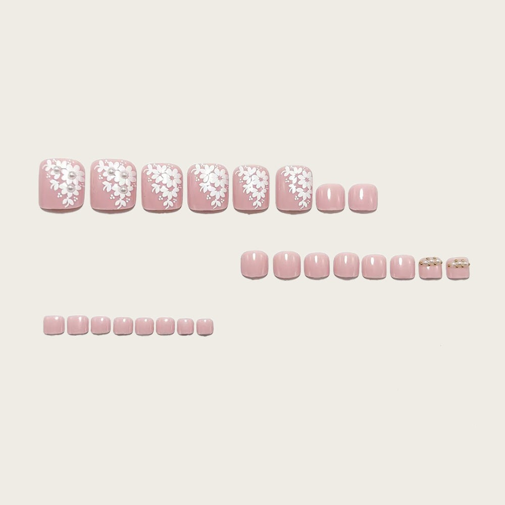 Artificial nails with delicate flower design and elegant accents Kalsten