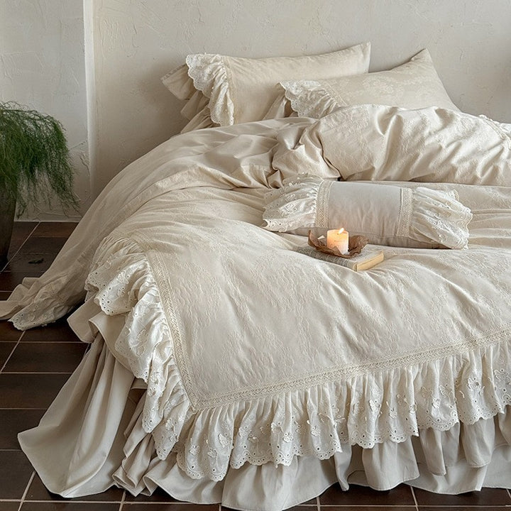 Decorative bedspread with double lace ruffle