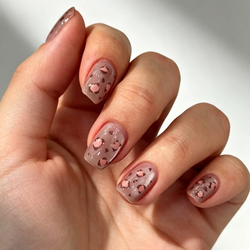 Acrylic nails with modern animal design Kalsten