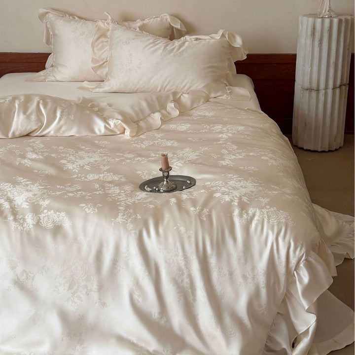 Luxury satin bed set with jacquard relief and ruffled edges