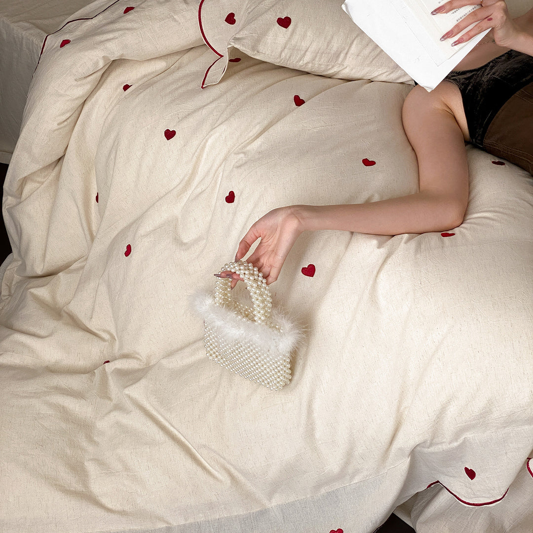 Bedding set made of cotton-linen with embroidered heart motifs and wavy hem