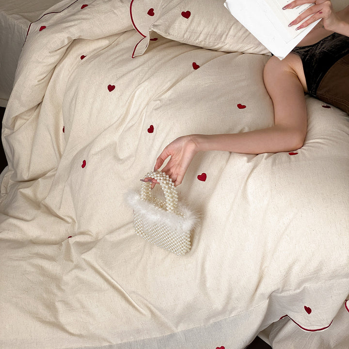 Bedding set made of cotton-linen with embroidered heart motifs and wavy hem