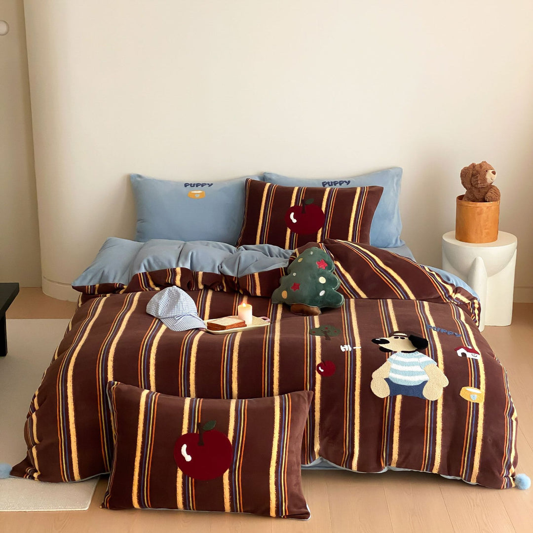 Children's bedding set in retro stripe look with appliquéd motif patches