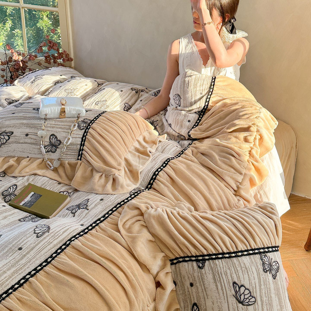 Quilted bedding set with butterfly design, ruffle and fleece finish