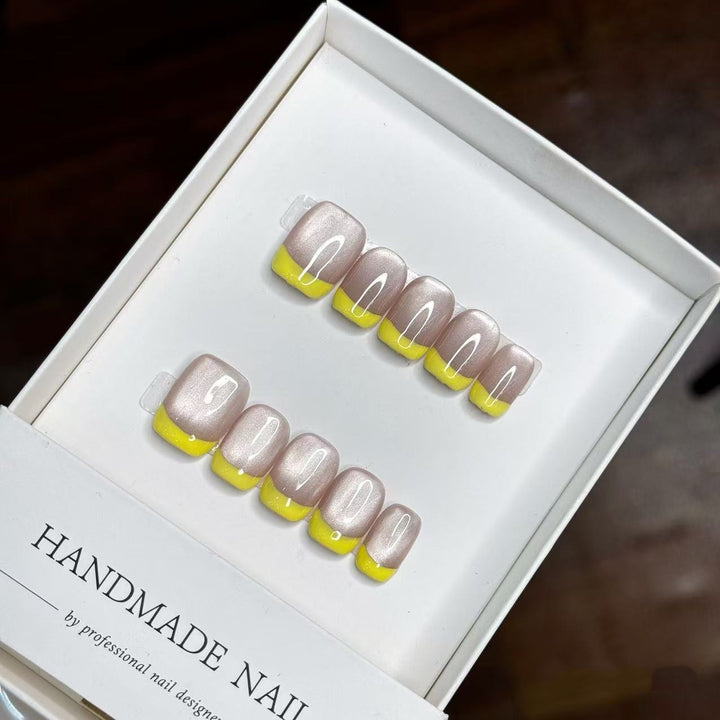 Artistic Press-On Nail Set with Elegant Glossy Finish