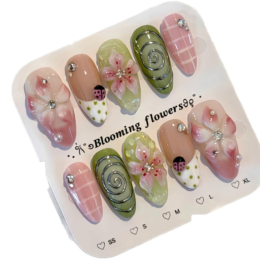 Floral Luxury Press-On Nail Art Set