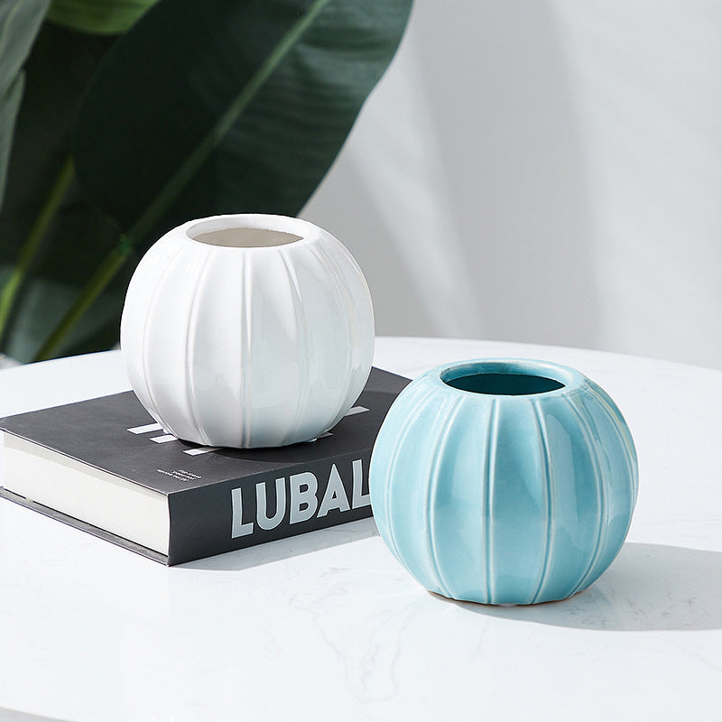 Decorative ceramic vase with modern ribbed design Kalsten