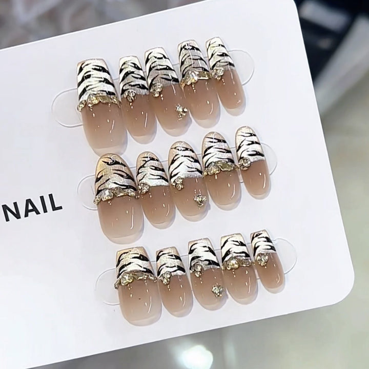 Artistic Press-On Nail Set with Animal Print Design Kalsten