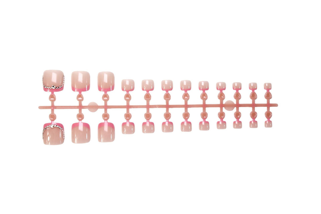 Nail art set with elegant glitter and lace accents Kalsten