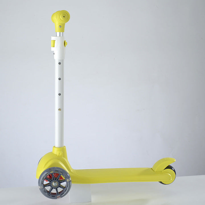 Sturdy Three-Wheeled Kick Scooter Kalsten