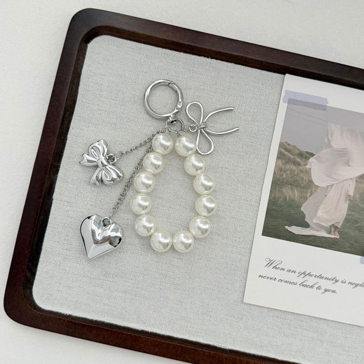 Elegant Heart and Bow Charm Keychain Kalsten
