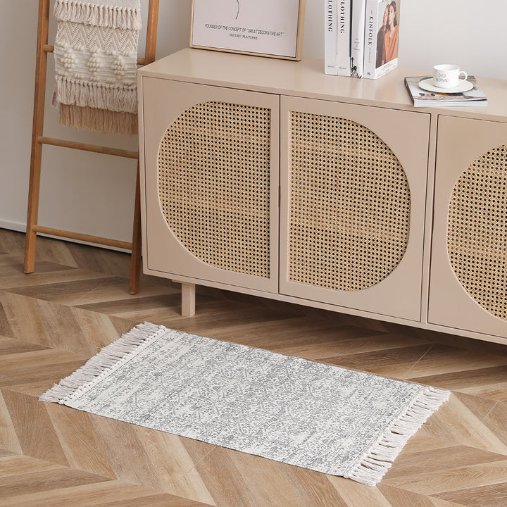Flat-woven runner with vintage medallion ornamentation and cotton fringes