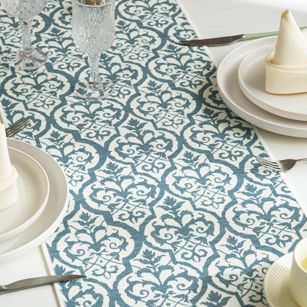 Jacquard table runner with floral vine structure and decorative fringes Kalsten
