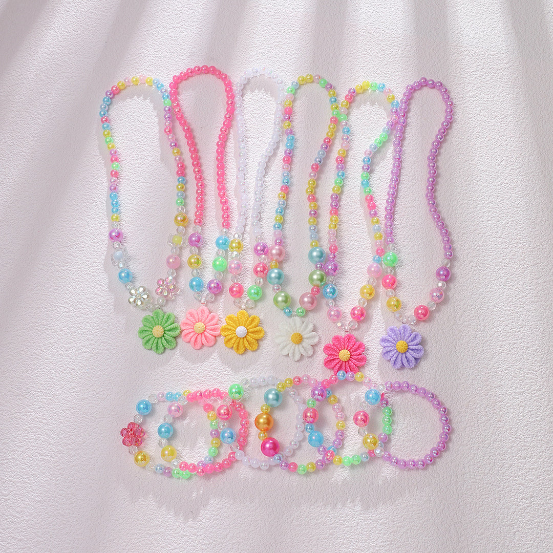 Playful jewelry set with flower pendant Kalsten