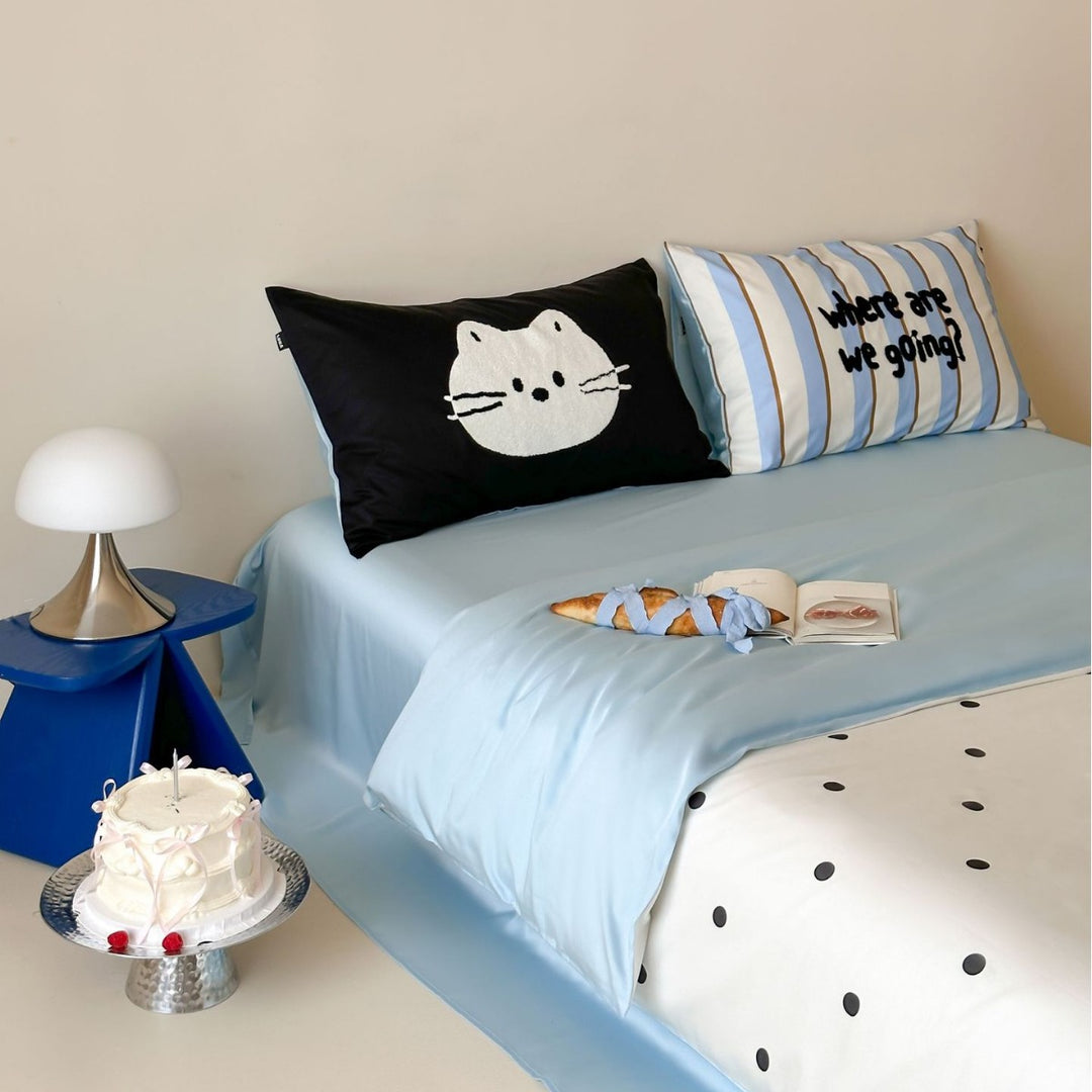 Bedding set made of high-quality cotton satin with decorative border and reversible function