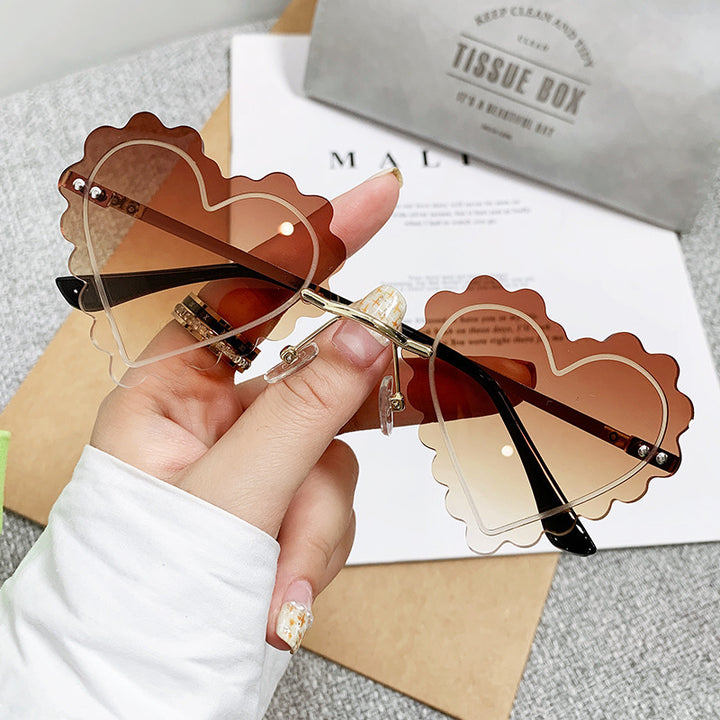 Ladies Cat-Eye Sunglasses in unique Heart Design Kalsten