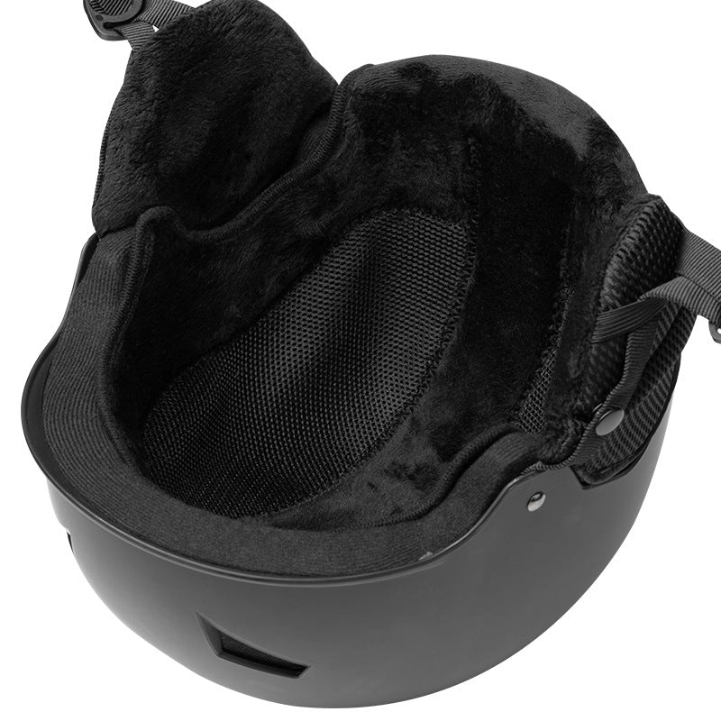 Ski helmet with comfortable thermal insulation and secure wearing system Kalsten