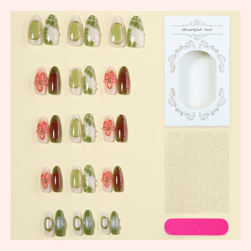 Nail art set with elegant floral and golden accents Kalsten