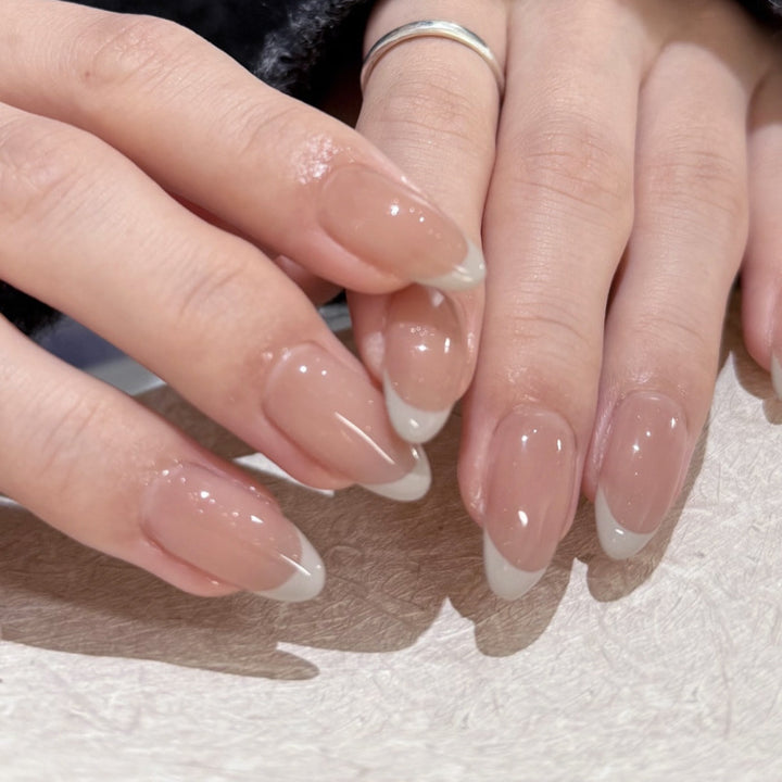 Elegant French-Tip Artificial Nails Kalsten