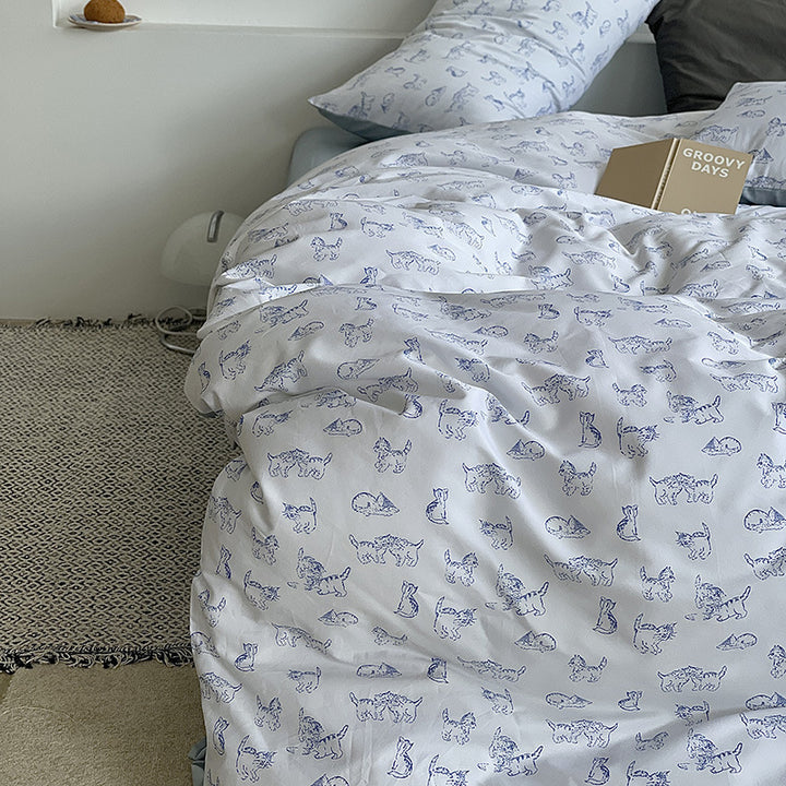 Fine cotton percale duvet cover set with sketchy cat print and hotel closure