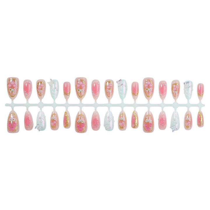 Art nail set with sparkling flowers and decadent accents Kalsten