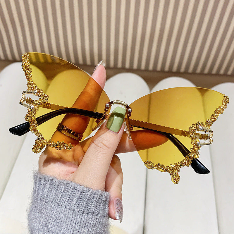Ladies extravagant Cat-Eye sunglasses with dazzling rhinestone embellishments Kalsten