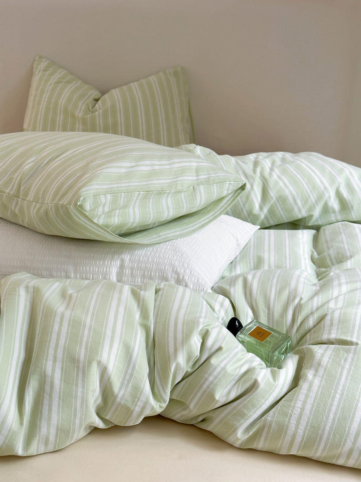 Duvet cover set made of cotton percale with fine pinstripe