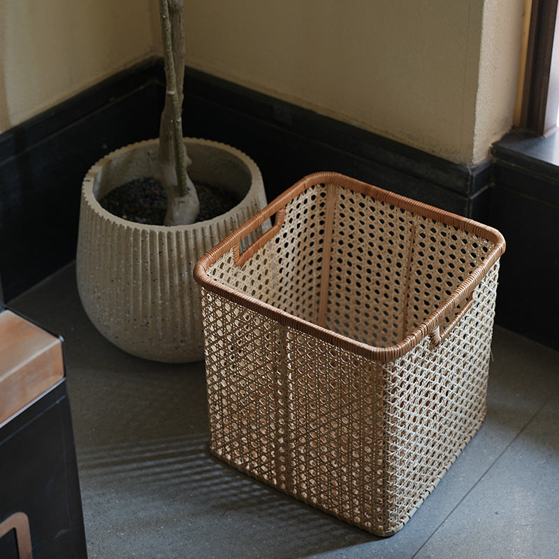 Stylish and practical waste bin Kalsten