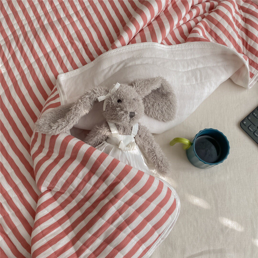 Quilted all-season duvet made of cotton blend fabric with fine cord texture