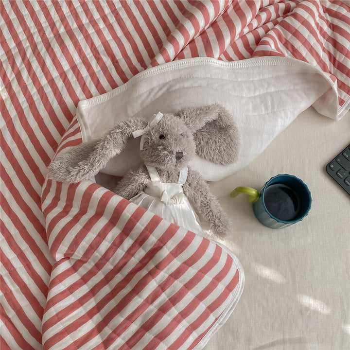 Quilted all-season duvet made of cotton blend fabric with fine cord texture