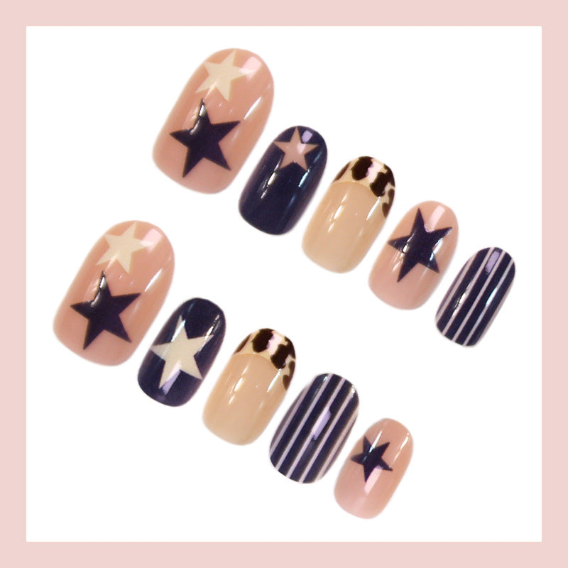 Artificial nail set with delicate rose accents Kalsten