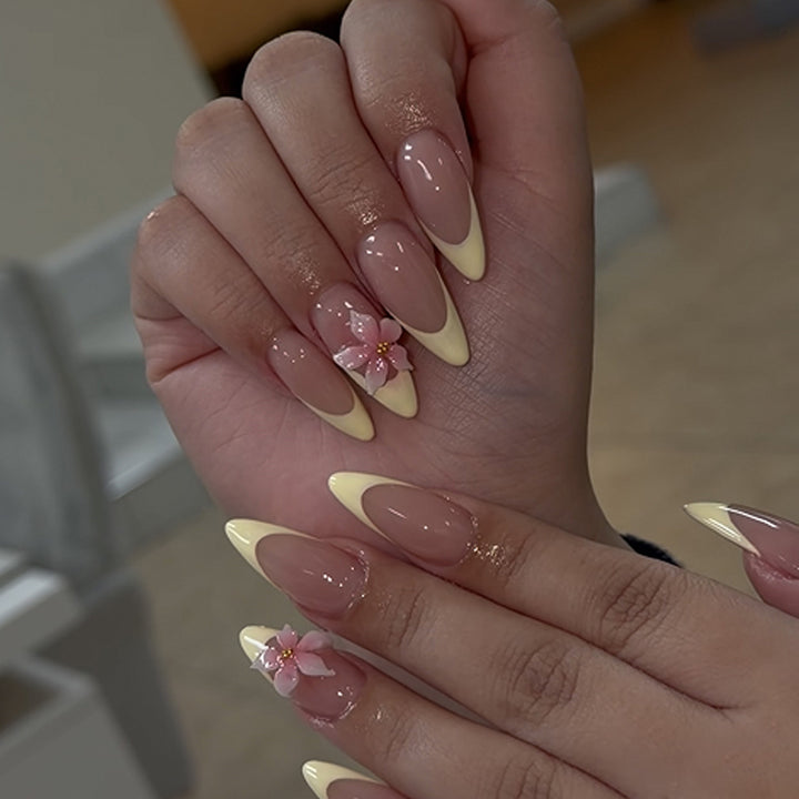 Artful nail art with floral accents Kalsten