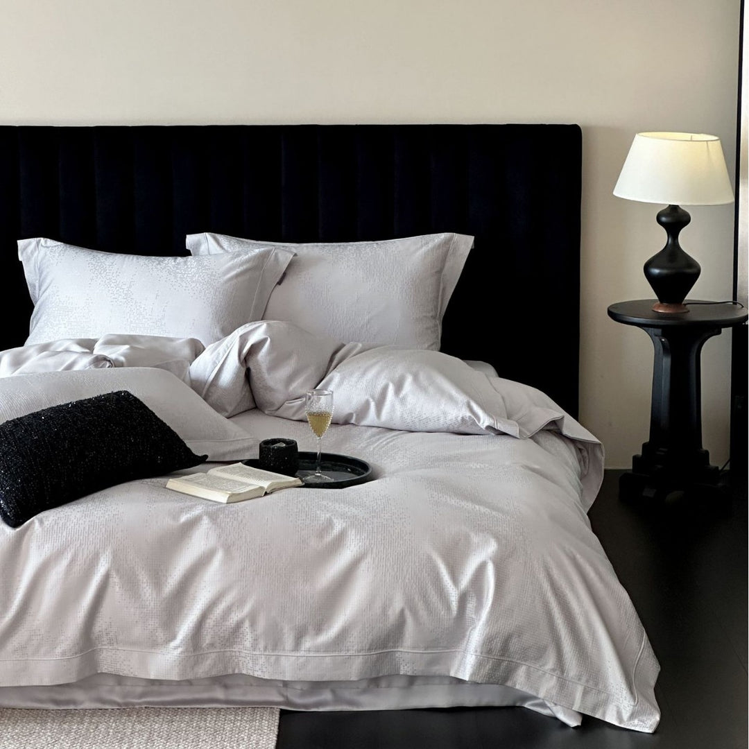 Reversible cotton satin bedding set with fine structure and hotel closure
