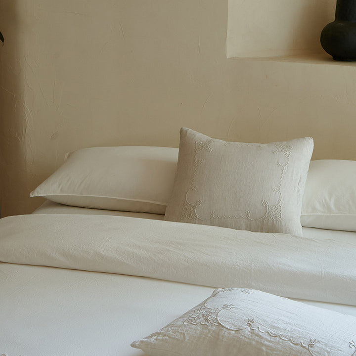 Linen bedding set with duvet cover, pillowcases and bed skirt