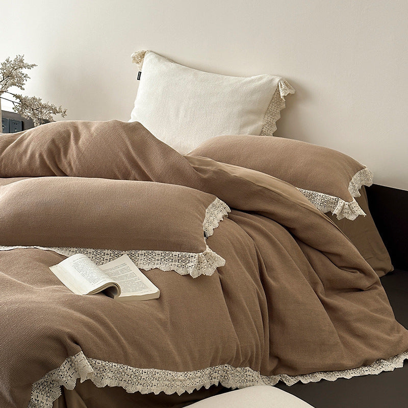 Bedding set with crocheted lace trim and linen look