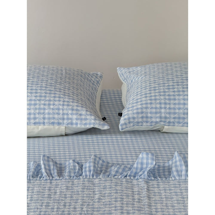 Quilted bedding set with Vichy check and decorative ruffle trim