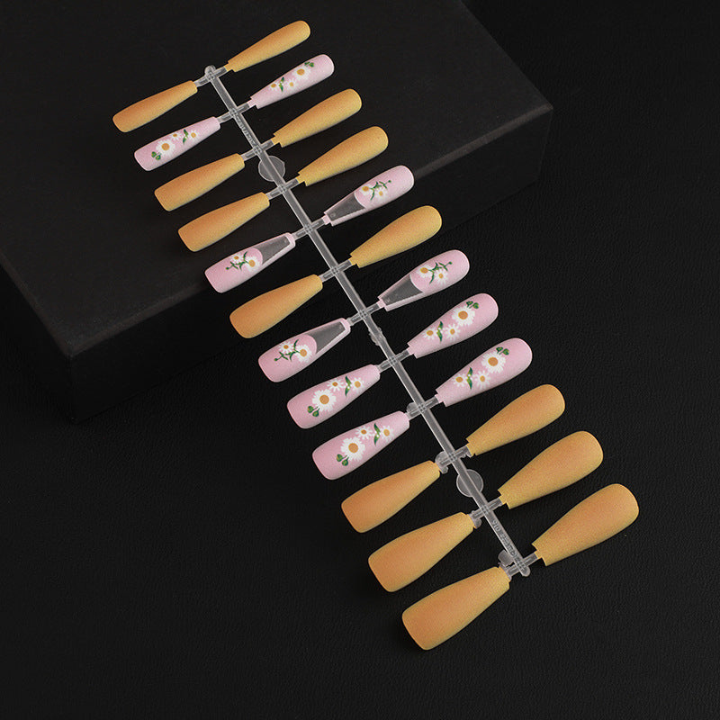 Artificial nails in elegant design Kalsten