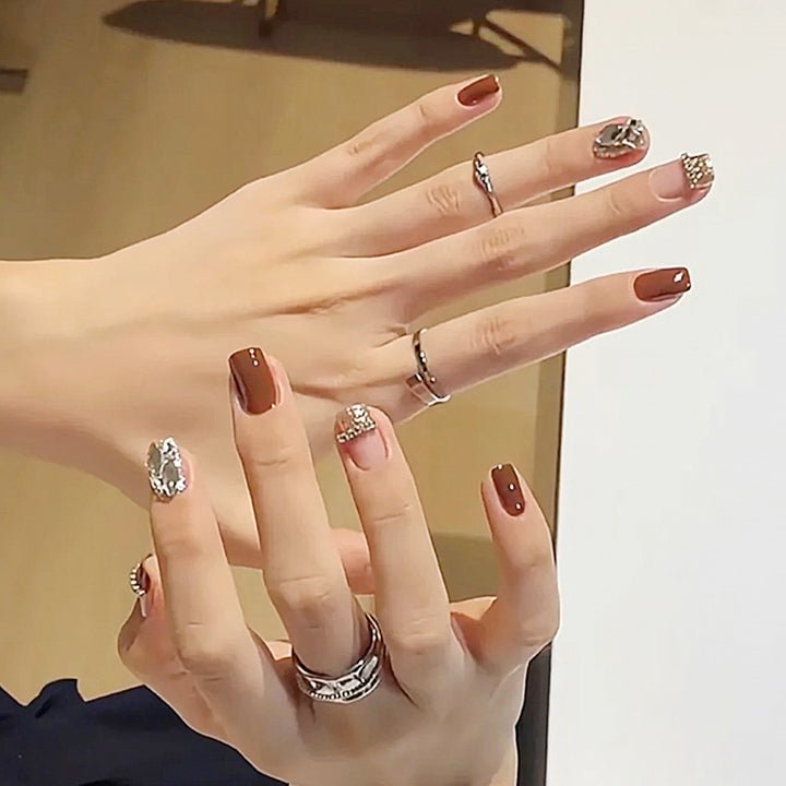 Nail set with Sparkling Crystal and Glitter Accents Kalsten