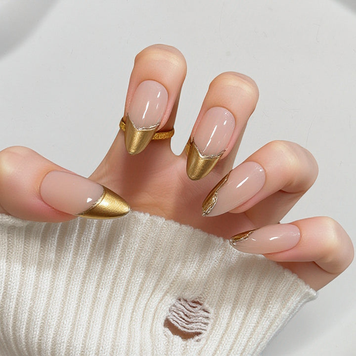 Artificial nails in elegant stiletto design with gold accents Kalsten