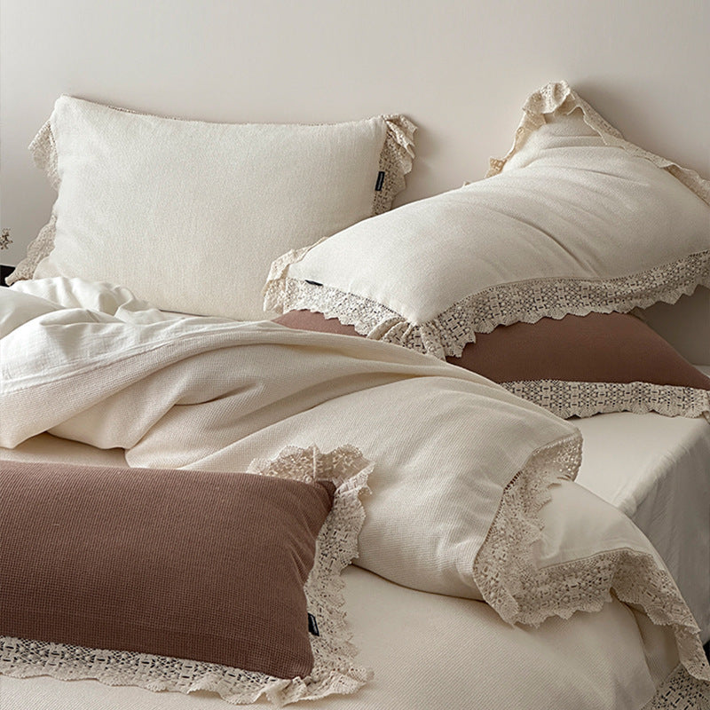 Bedding set with crocheted lace trim and linen look
