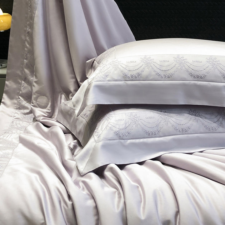 Satin duvet cover and pillowcase set with fine jacquard embroidery and hotel finish