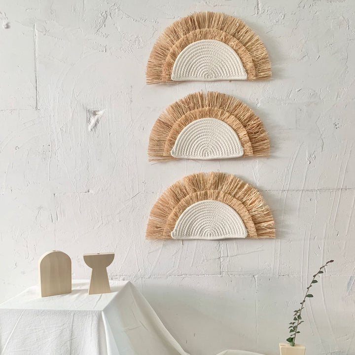Decorative wall decoration with synthetic fiber and wooden beads Kalsten